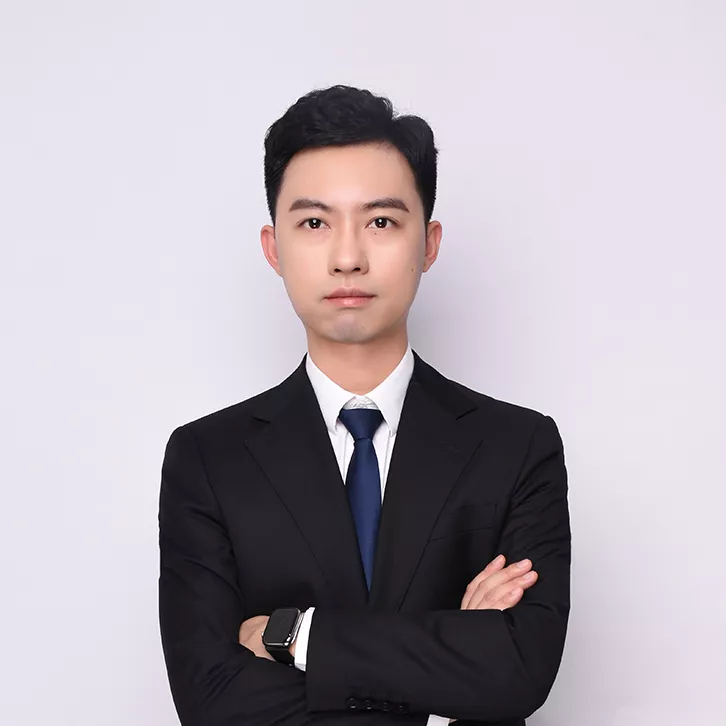 何斌