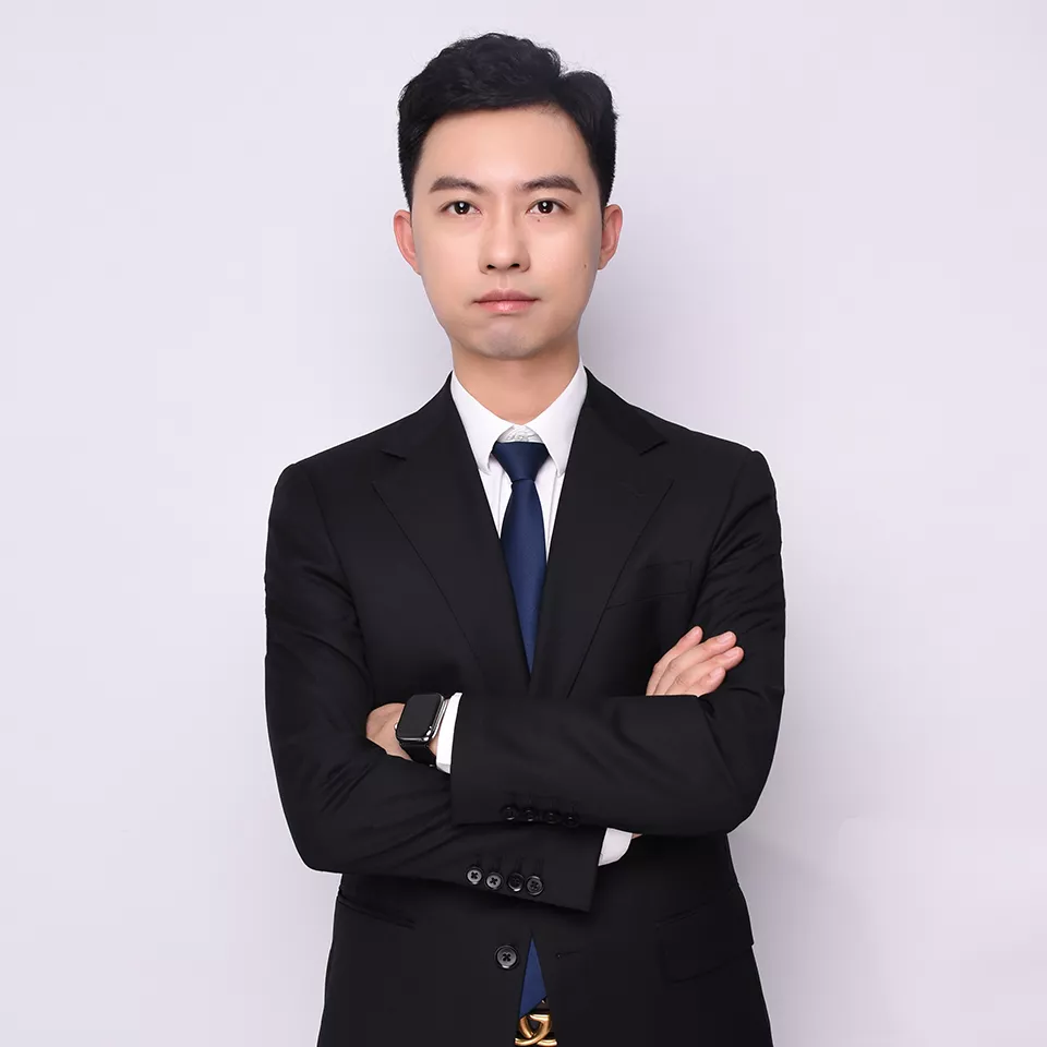 何斌